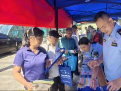 <b>”参取勾当的王阿姨竖起大拇指</b>